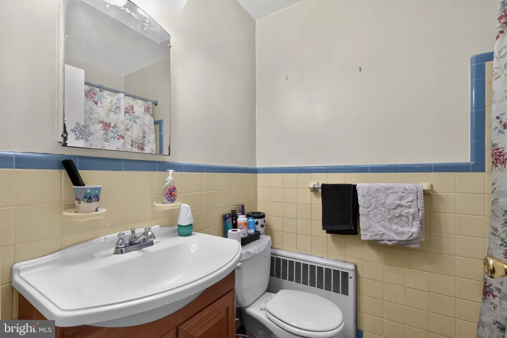 2003 OAKMONT STREET Philadelphia, PA 19152