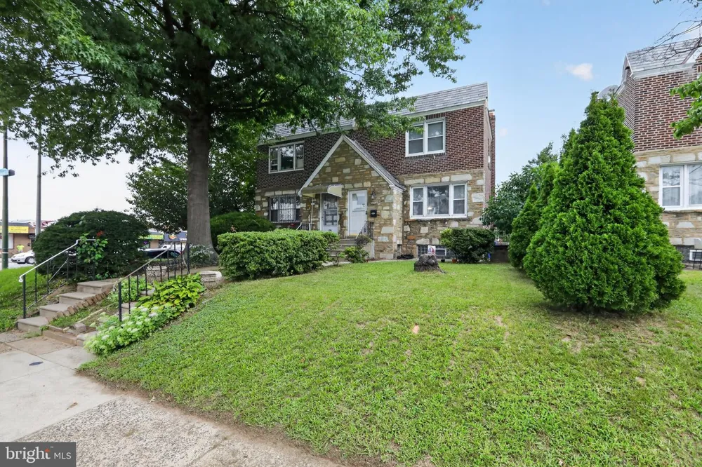 2003 OAKMONT STREET Philadelphia, PA 19152