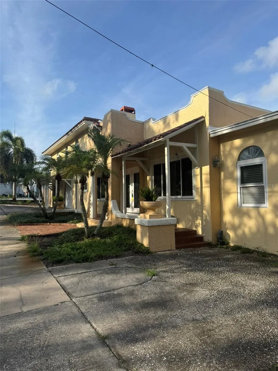 30 KREAMER AVENUE Tarpon Springs, FL 34689