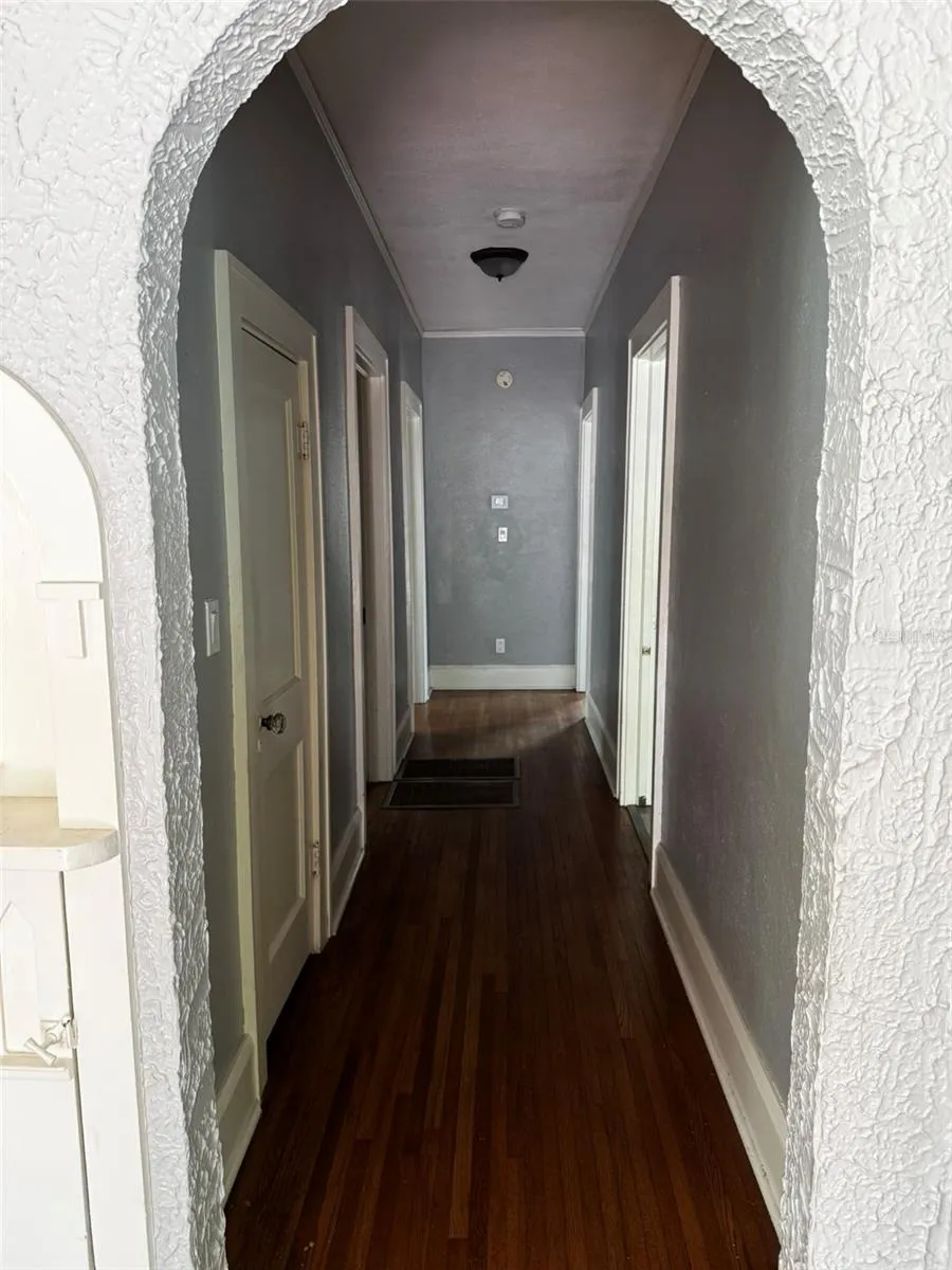 30 KREAMER AVENUE Tarpon Springs, FL 34689
