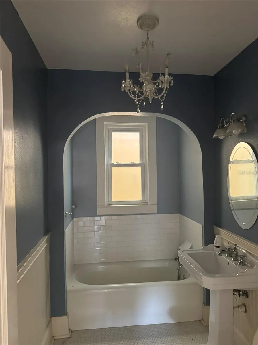 30 KREAMER AVENUE Tarpon Springs, FL 34689