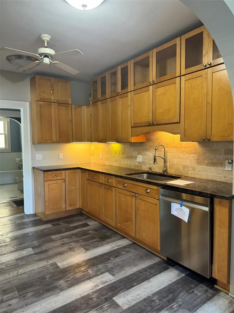 30 KREAMER AVENUE Tarpon Springs, FL 34689