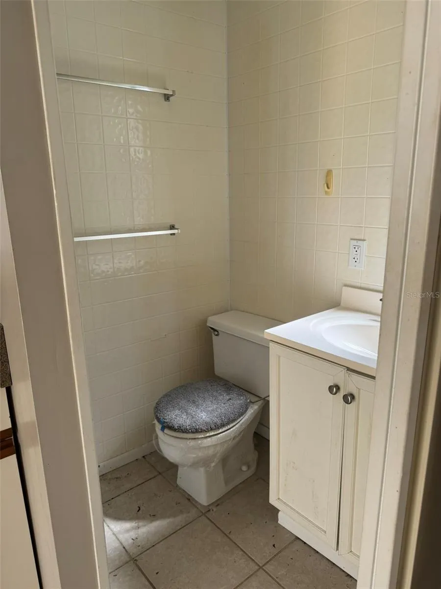 30 KREAMER AVENUE Tarpon Springs, FL 34689