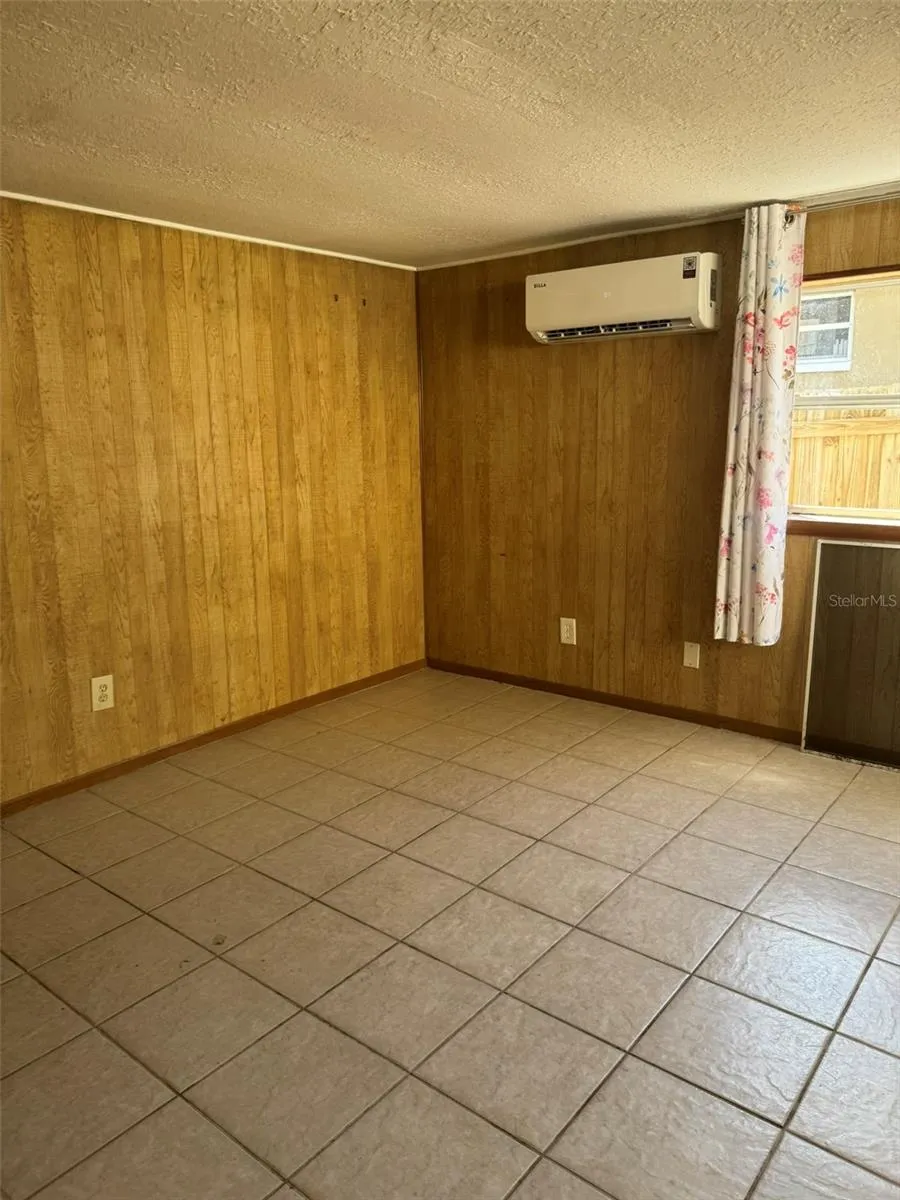 30 KREAMER AVENUE Tarpon Springs, FL 34689