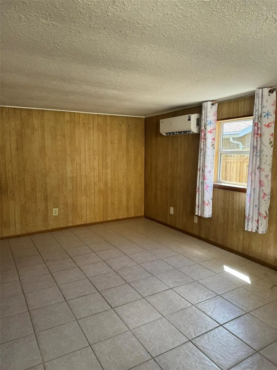 30 KREAMER AVENUE Tarpon Springs, FL 34689