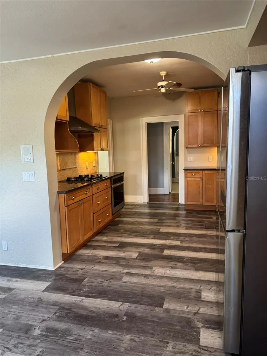 30 KREAMER AVENUE Tarpon Springs, FL 34689