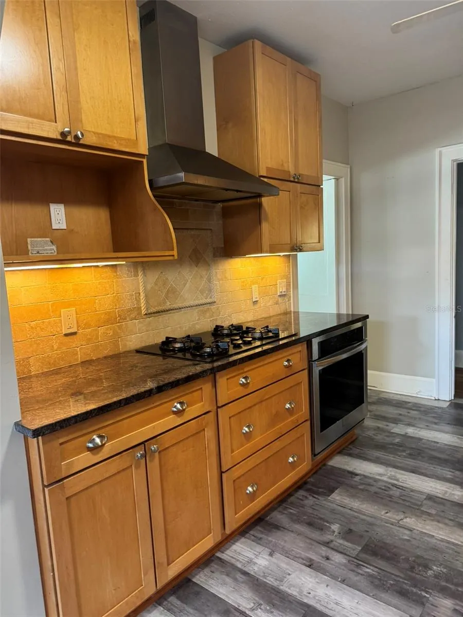 30 KREAMER AVENUE Tarpon Springs, FL 34689