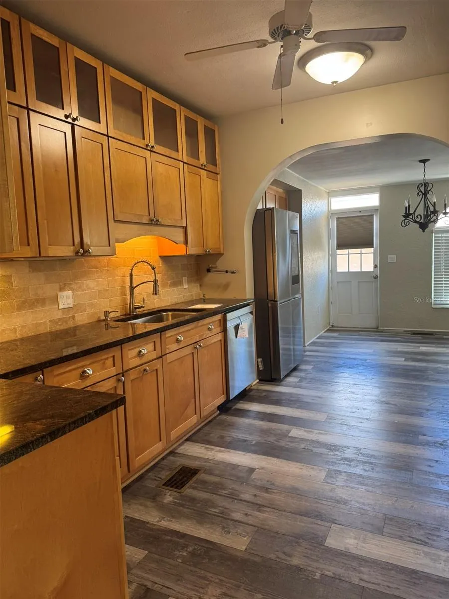 30 KREAMER AVENUE Tarpon Springs, FL 34689