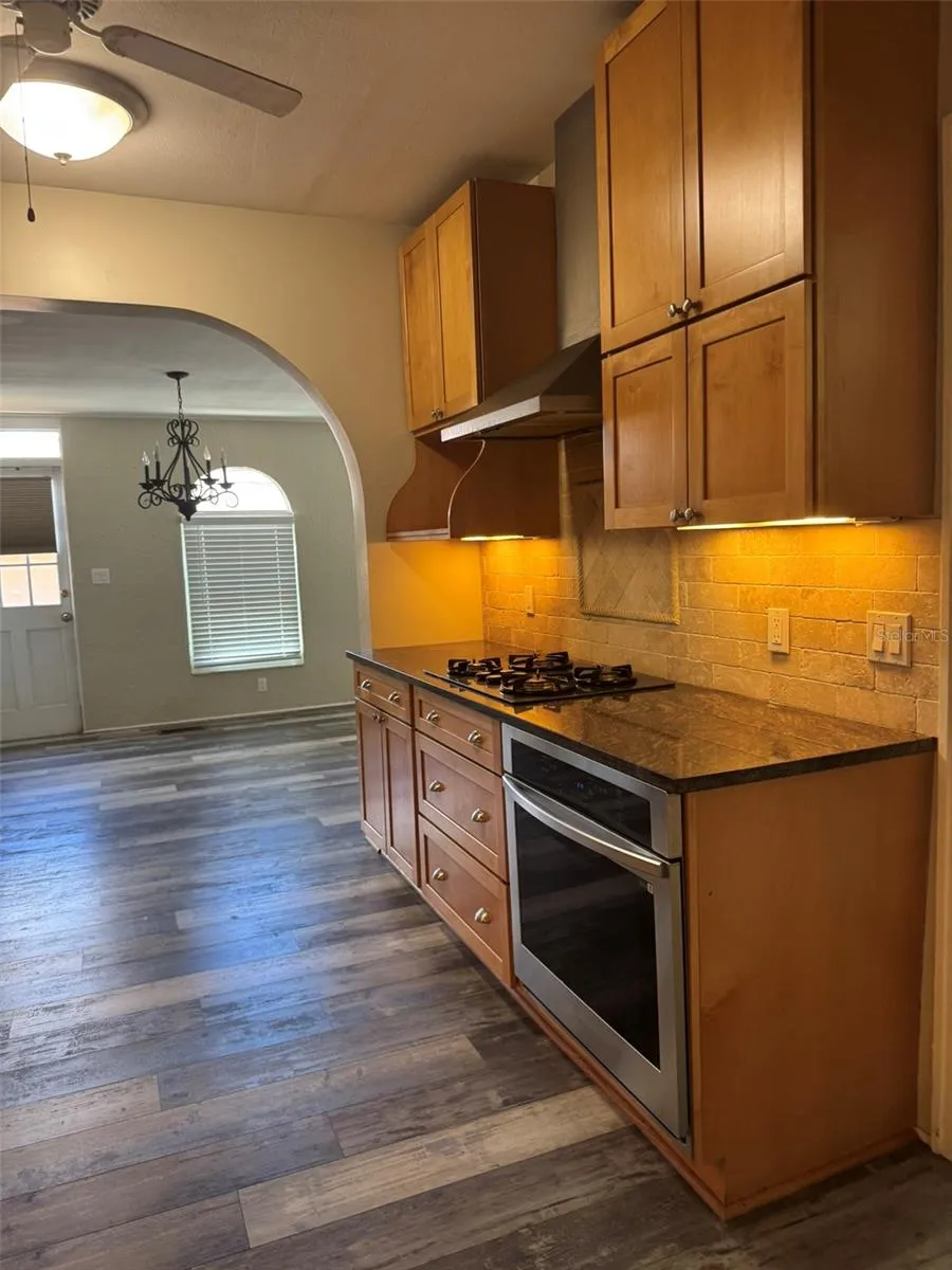 30 KREAMER AVENUE Tarpon Springs, FL 34689