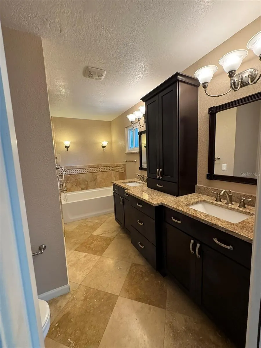 30 KREAMER AVENUE Tarpon Springs, FL 34689