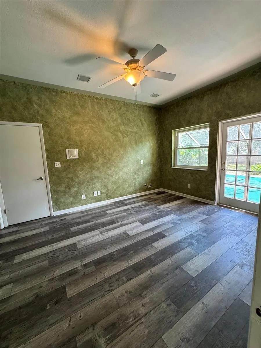 30 KREAMER AVENUE Tarpon Springs, FL 34689