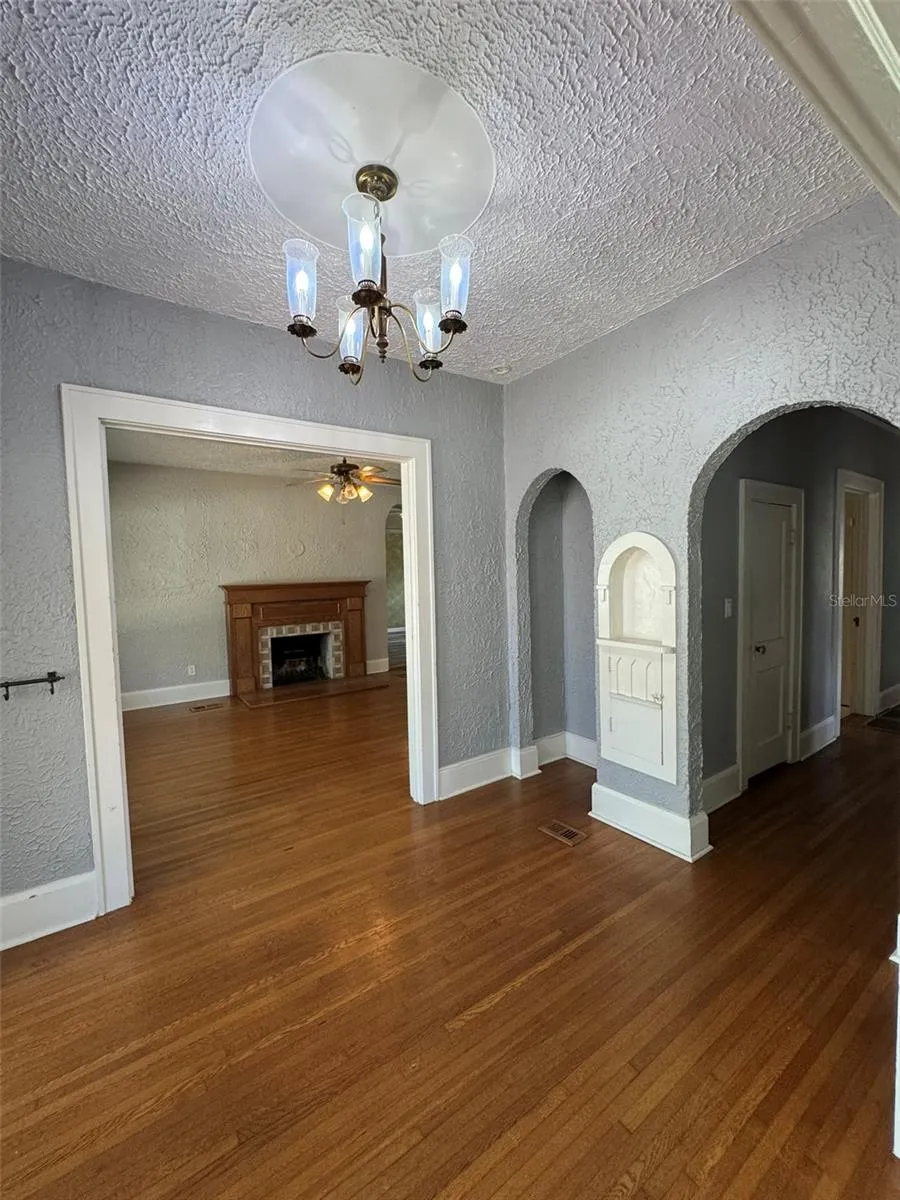 30 KREAMER AVENUE Tarpon Springs, FL 34689