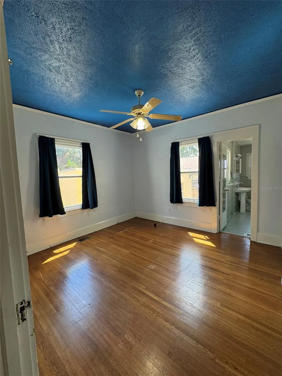 30 KREAMER AVENUE Tarpon Springs, FL 34689