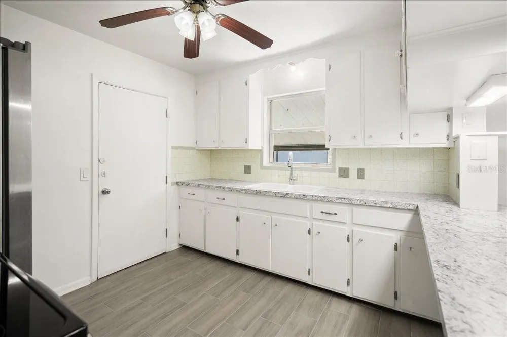 2125 W LOU DRIVE Jacksonville, FL 32216