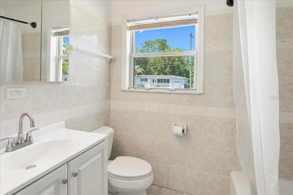2125 W LOU DRIVE Jacksonville, FL 32216