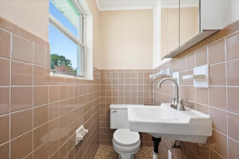 2125 W LOU DRIVE Jacksonville, FL 32216