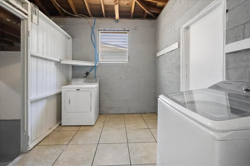 2125 W LOU DRIVE Jacksonville, FL 32216