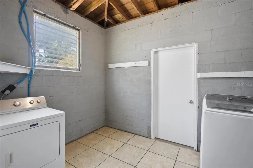 2125 W LOU DRIVE Jacksonville, FL 32216