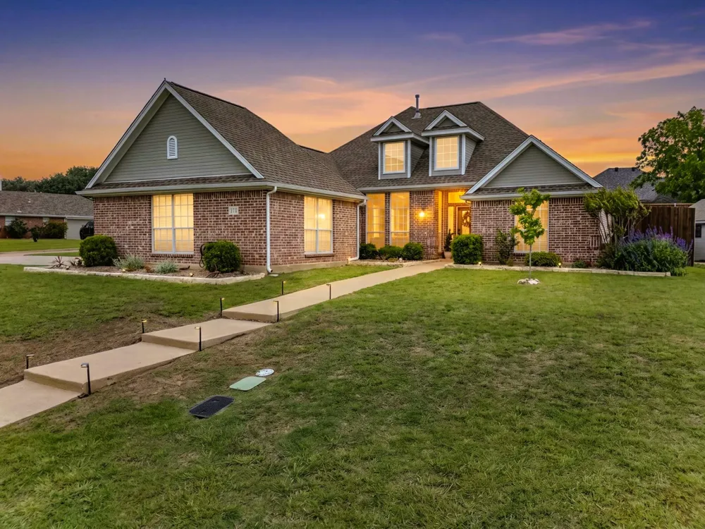 121 Daisey Lane Justin, TX 76247