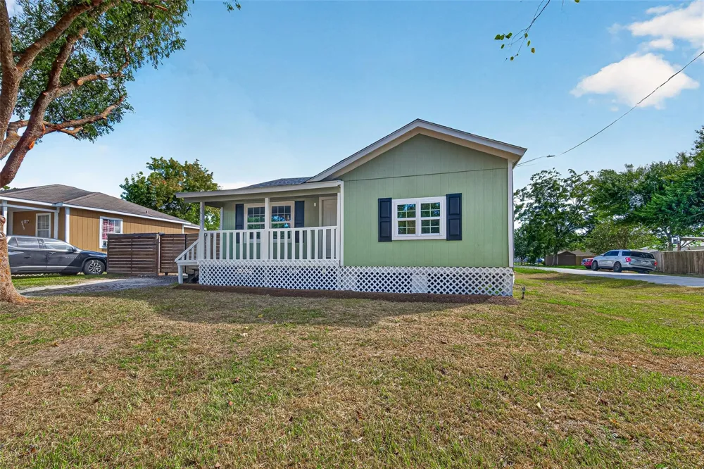 4619 18th Street Bacliff, TX 77518