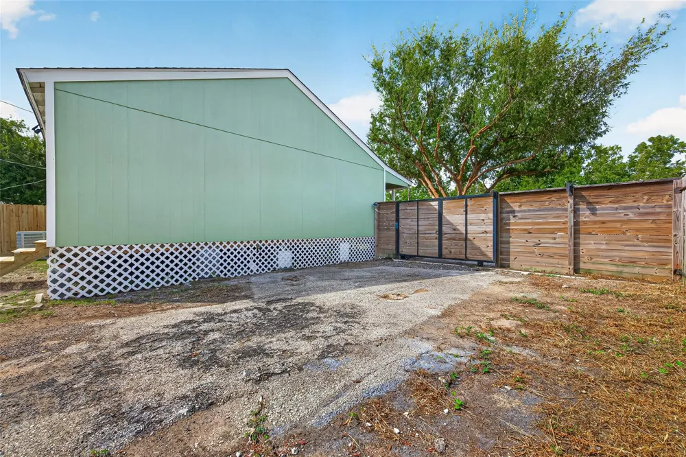 4619 18th Street Bacliff, TX 77518