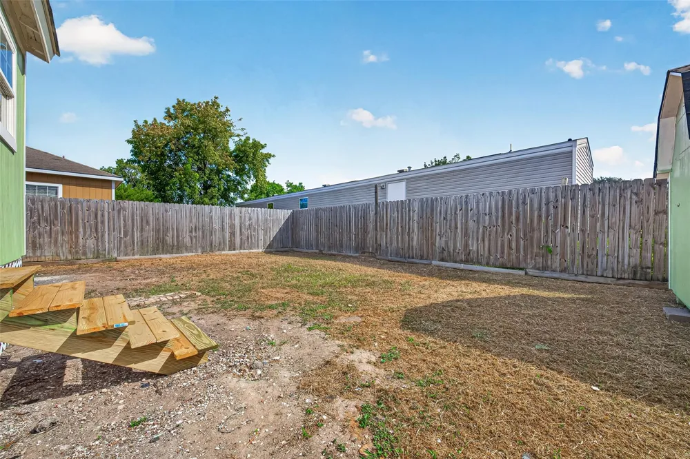 4619 18th Street Bacliff, TX 77518