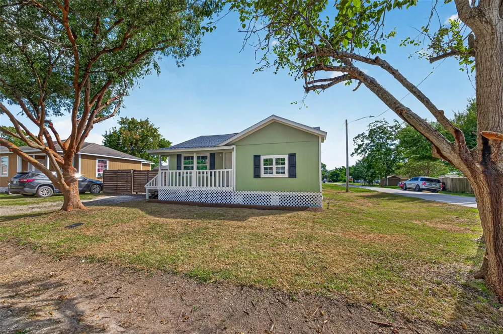 4619 18th Street Bacliff, TX 77518