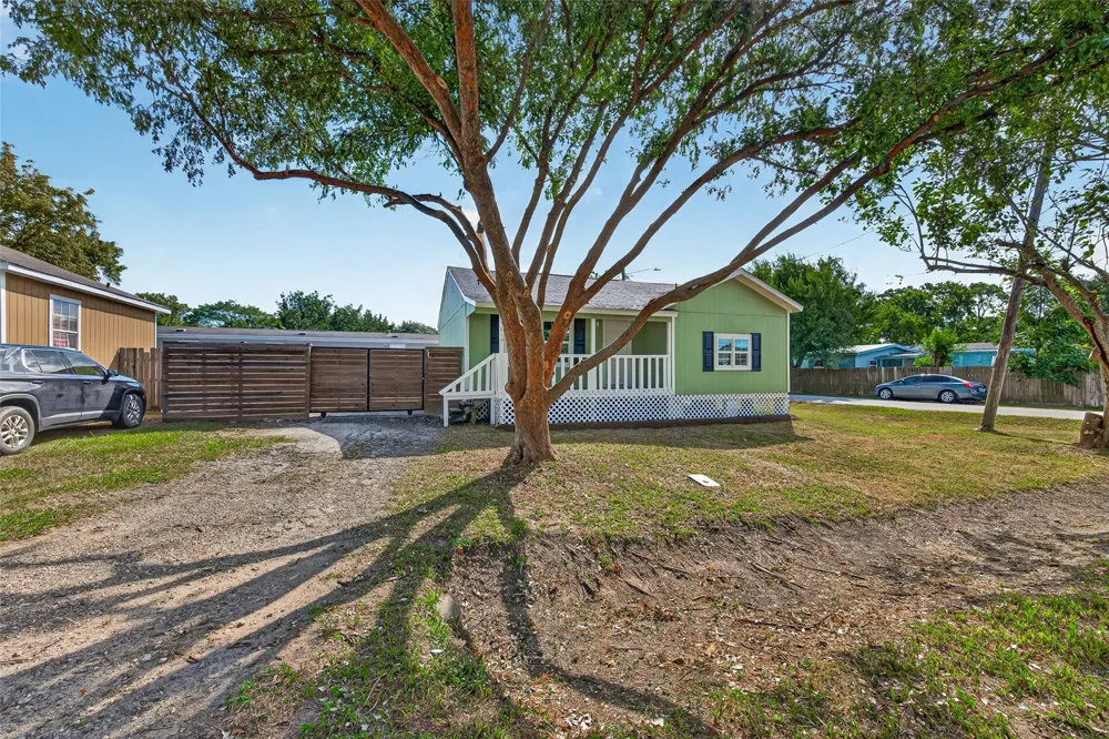4619 18th Street Bacliff, TX 77518