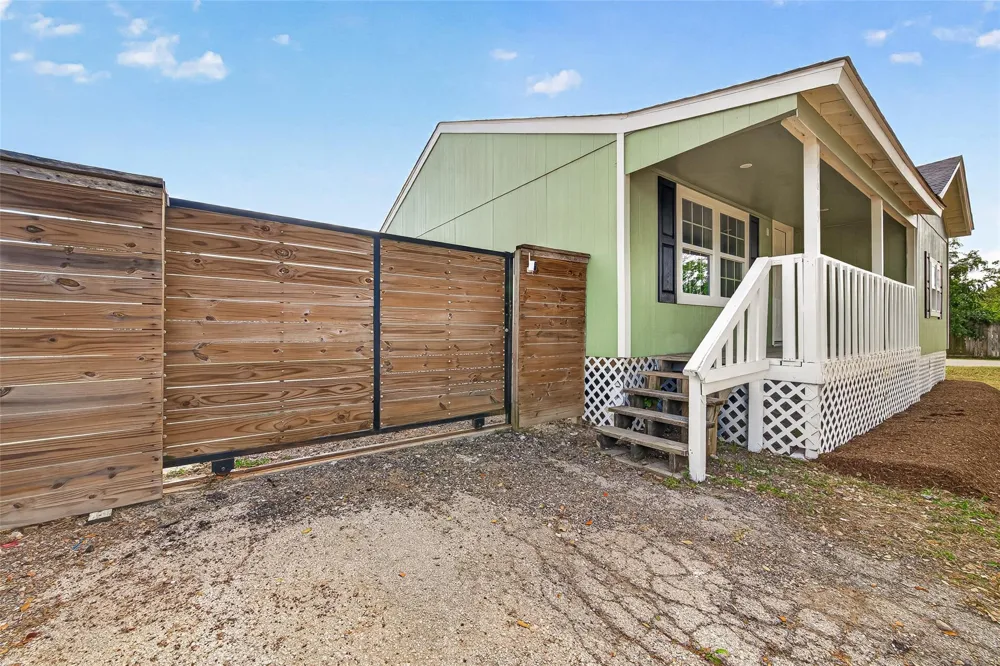 4619 18th Street Bacliff, TX 77518