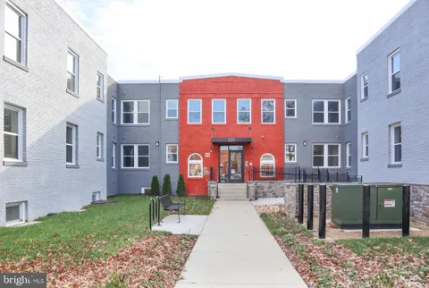 220 HAMILTON STREET NW #104