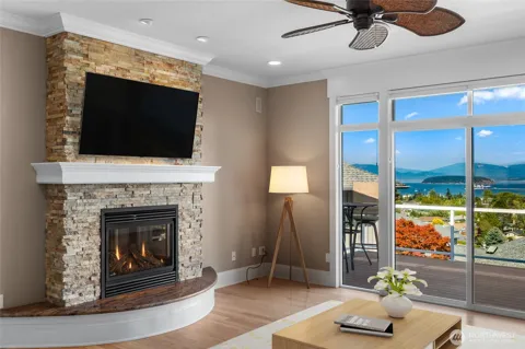 3907 Ridgetop