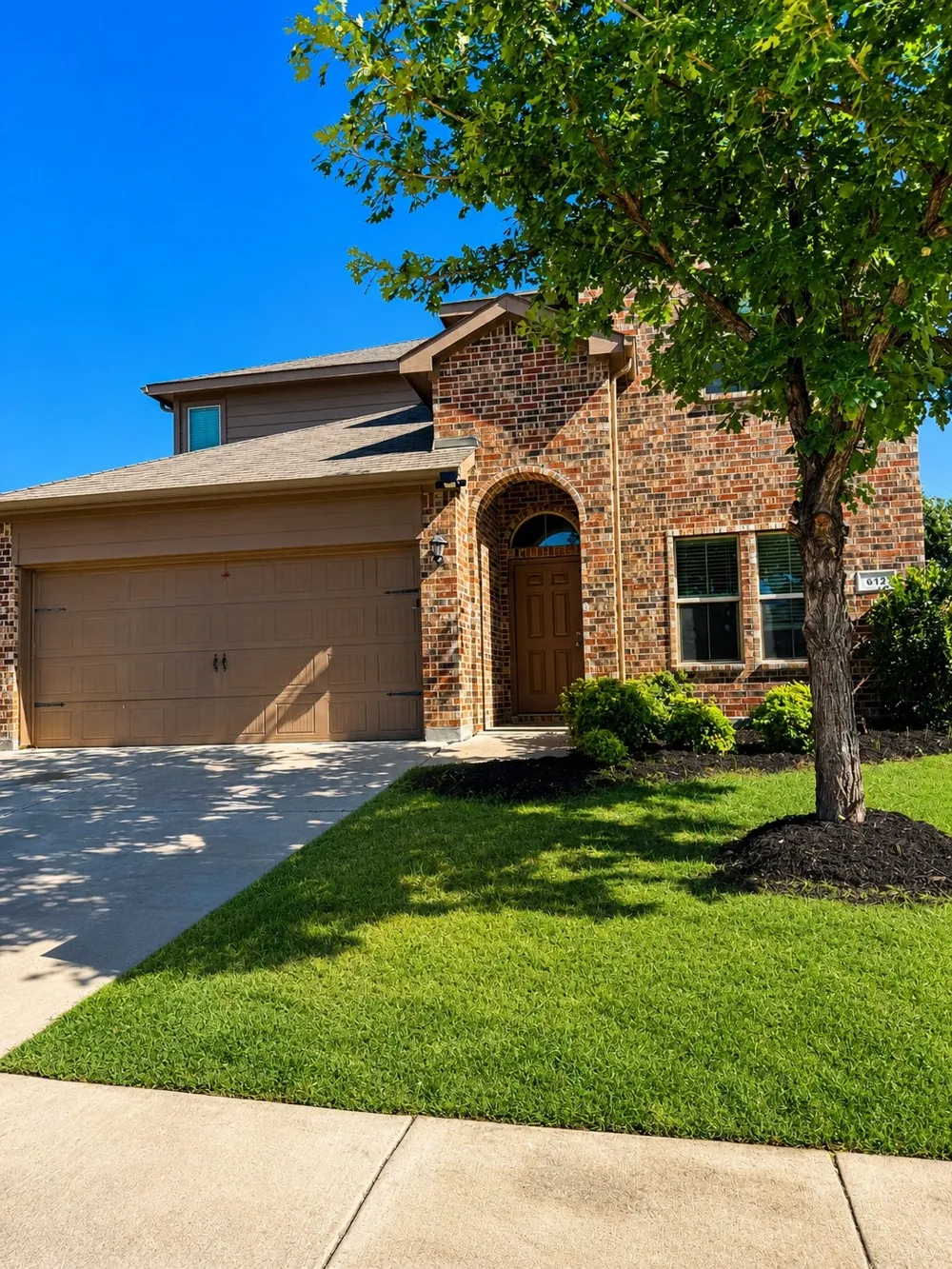 612 River Rock Drive Azle, TX 76020