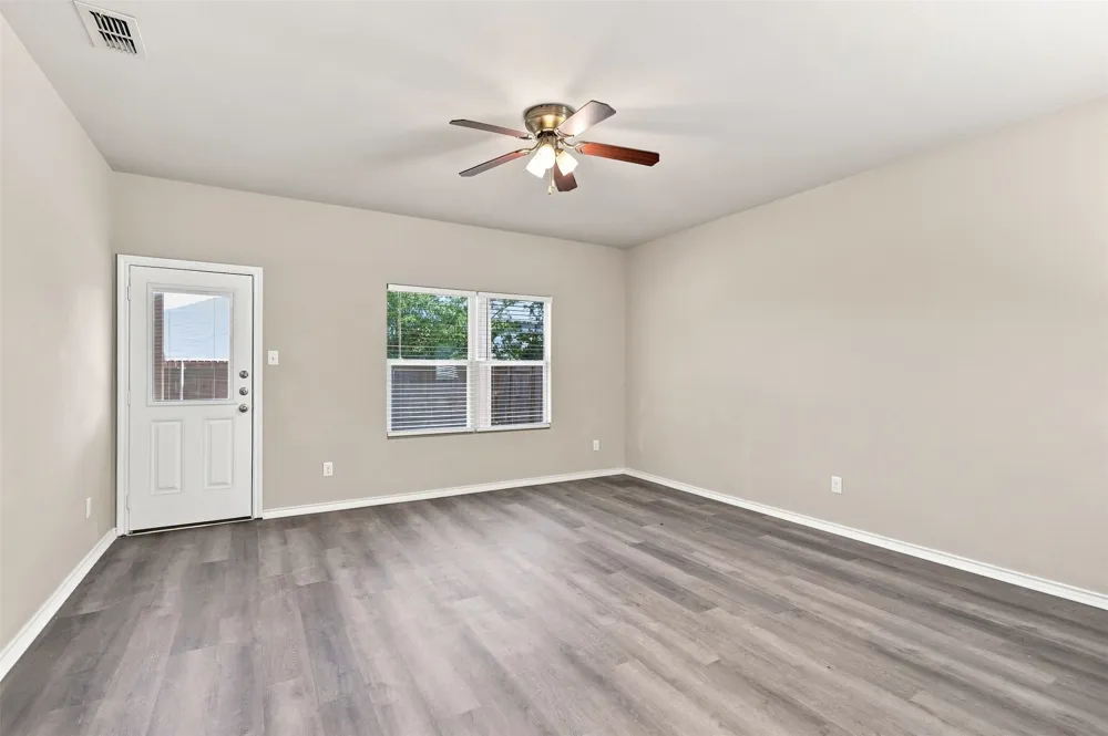 612 River Rock Drive Azle, TX 76020