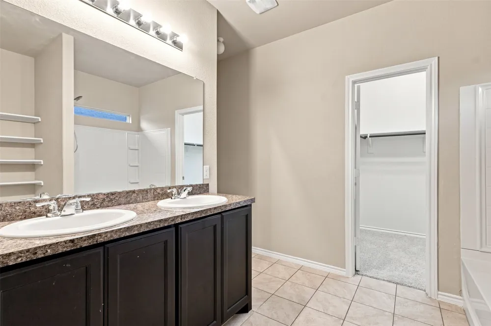 612 River Rock Drive Azle, TX 76020