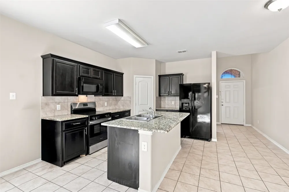 612 River Rock Drive Azle, TX 76020