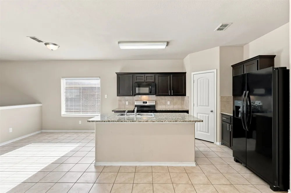 612 River Rock Drive Azle, TX 76020