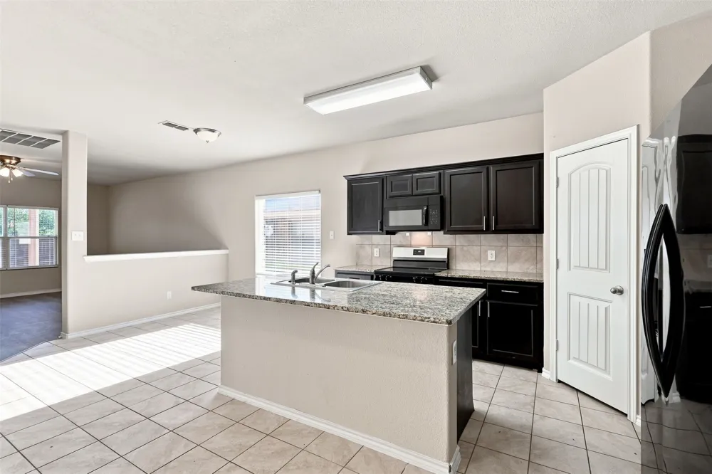 612 River Rock Drive Azle, TX 76020
