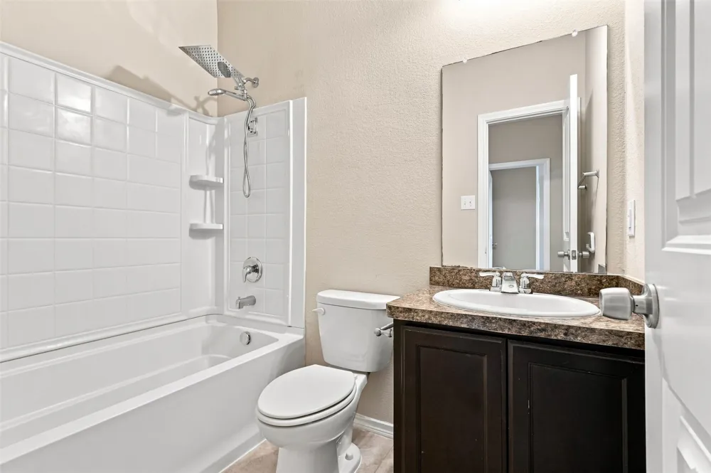 612 River Rock Drive Azle, TX 76020