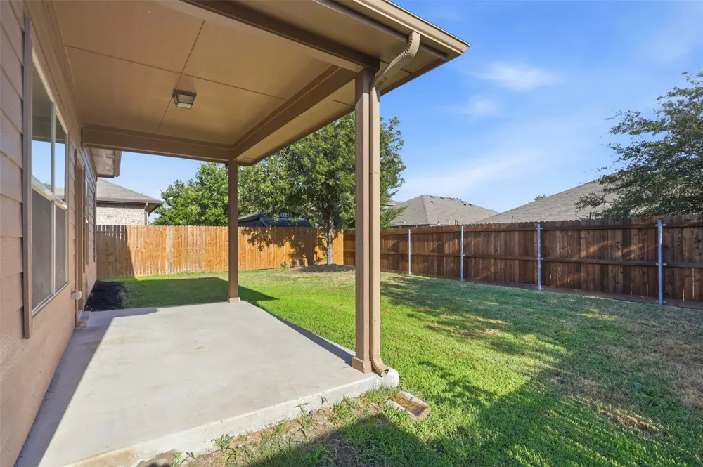612 River Rock Drive Azle, TX 76020