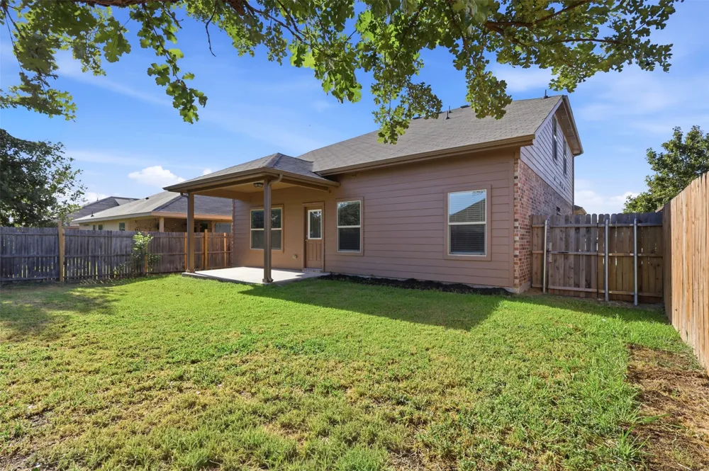 612 River Rock Drive Azle, TX 76020