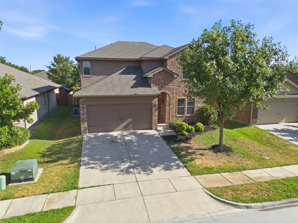 612 River Rock Drive Azle, TX 76020