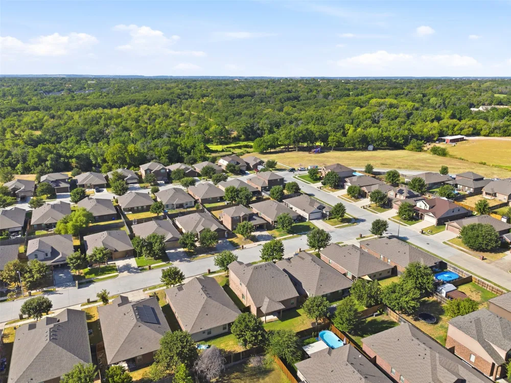 612 River Rock Drive Azle, TX 76020