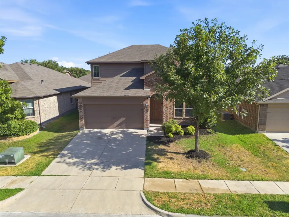 612 River Rock Drive Azle, TX 76020