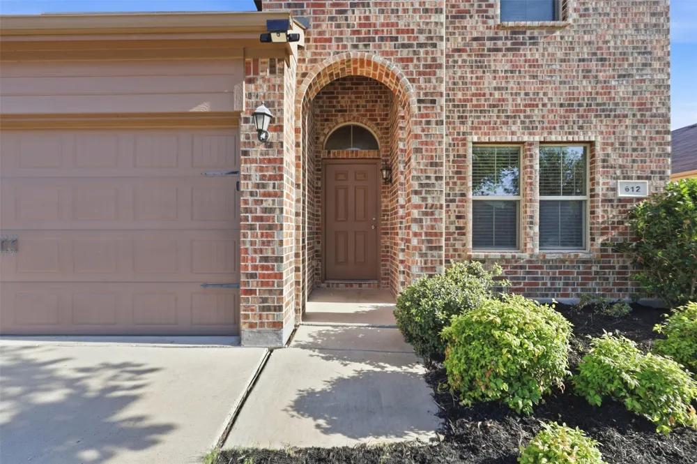 612 River Rock Drive Azle, TX 76020