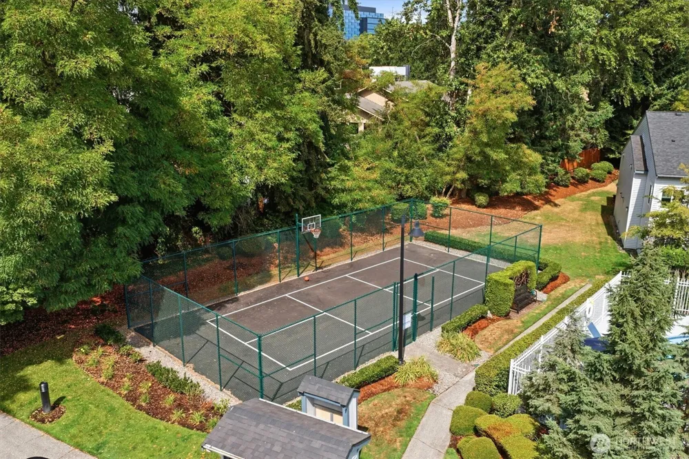 12740 NE 10th Place #E305 Bellevue, WA 98005
