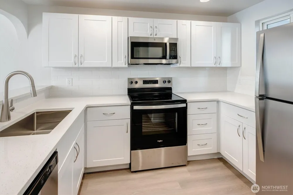 12740 NE 10th Place #E305 Bellevue, WA 98005
