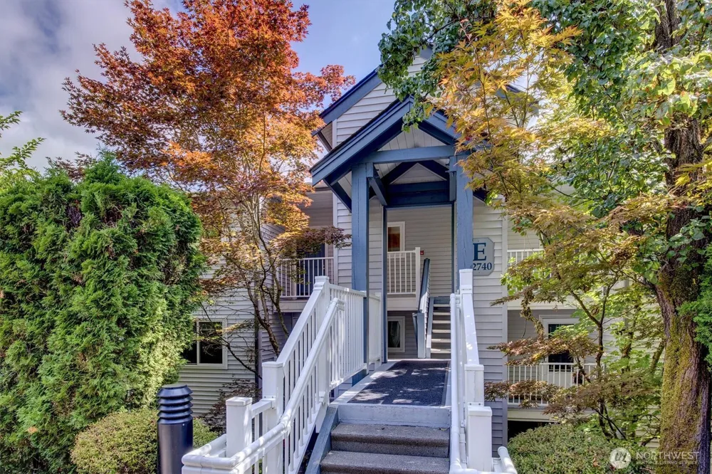 12740 NE 10th Place #E305 Bellevue, WA 98005