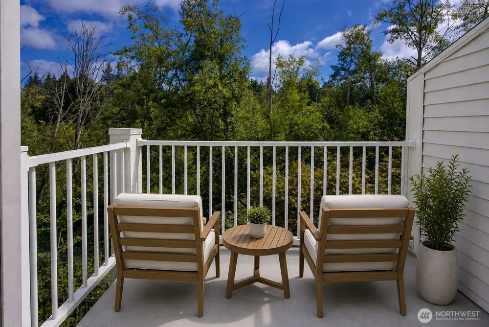 12740 NE 10th Place #E305 Bellevue, WA 98005