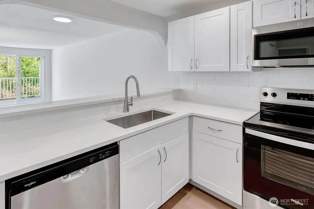 12740 NE 10th Place #E305 Bellevue, WA 98005