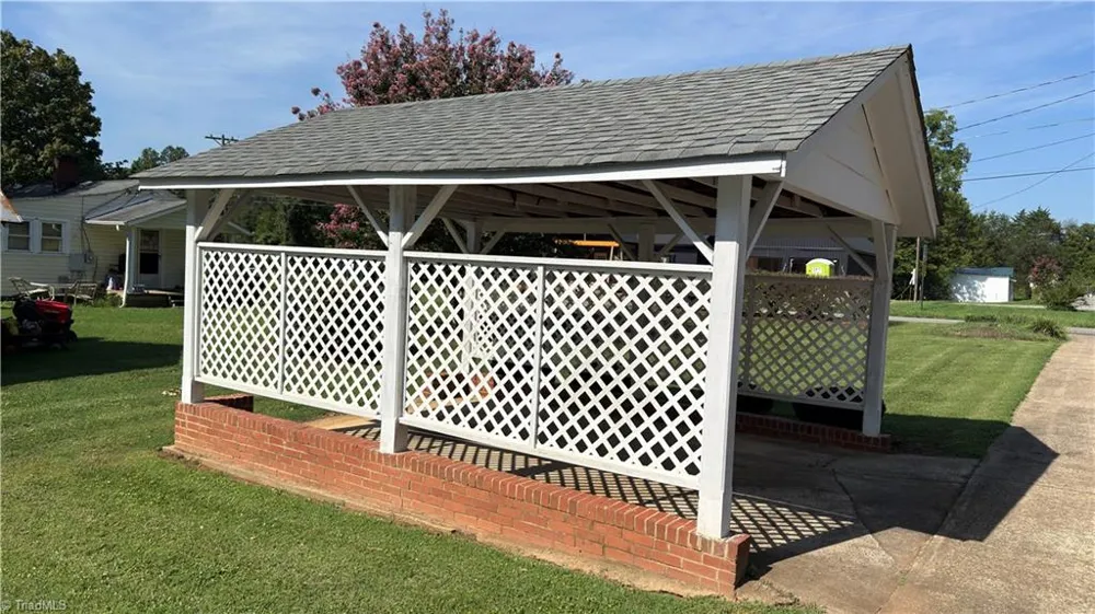 417 W Main Street Yadkinville, NC 27055